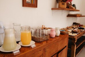 Free daily buffet breakfast  - Pousada Relicário (Tiradentes)