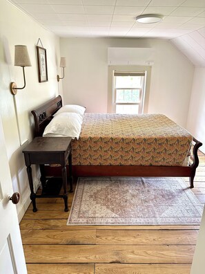 3 bedrooms, iron/ironing board, free WiFi, bed sheets - The Cooperstown Colonial.. perfect location for all things Cooperstown! (Cooperstown)