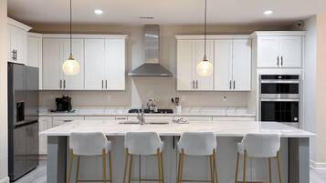 Micro-ondes, four, plaque de cuisson, lave-vaisselle