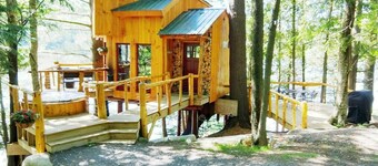 Vermont Tree Cabin on Walker Pond, private retreat