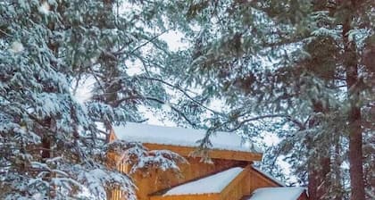 Vermont Tree Cabin on Walker Pond, private retreat