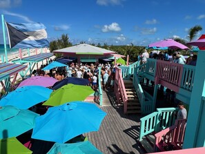 Outdoor dining - The Green Grouper, oversized beach villa. (Central Abaco , Treasure Cay)