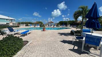 AuĂenpool, beheizter Pool