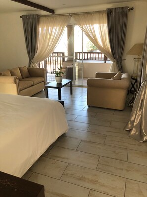 4 habitaciones, tabla de planchar con plancha, wifi y ropa de cama