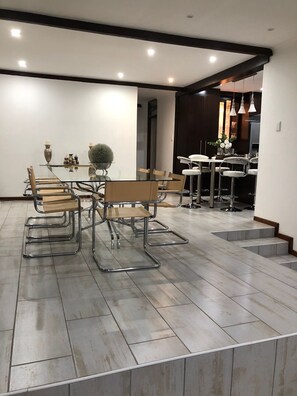 Dining - 4bed 3-bath, solar, aircons pool, entertainment area. Near restaurant shopping  (Hartbeespoort)