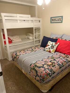 4 soverom, wi-fi (inkludert) og sengetøy