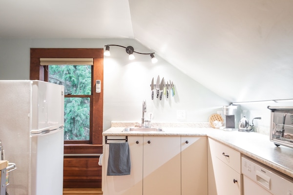 Kjøleskap, mikrobølgeovn, ovn og kokeplater