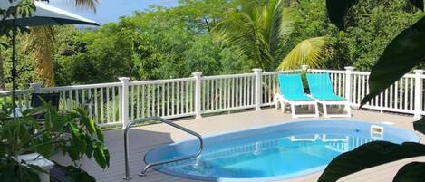 Bain à remous extérieur