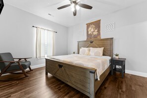 3 slaapkamers, een strijkplank/strijkijzer, gratis wifi, beddengoed