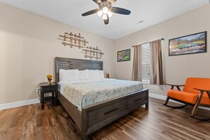 3 slaapkamers, een strijkplank/strijkijzer, gratis wifi, beddengoed