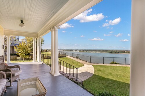Clifton House - Big River North | Queen Suite | Mississippi River Views