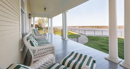 Clifton House - Big River North | Queen Suite | Mississippi River Views