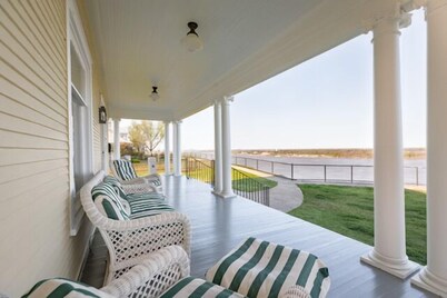 Clifton House - Big River North | Queen Suite | Mississippi River Views
