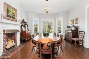 Dining - Clifton House - Observatory | King Suite, Sleeps 4 | Mississippi River Views (Natchez)