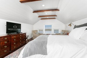 1 bedroom, iron/ironing board, free WiFi, bed sheets - Clifton House - Observatory | King Suite, Sleeps 4 | Mississippi River Views (Natchez)