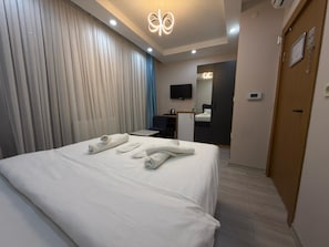 Deluxe Double Room, 1 Double Bed | 1 bedroom, Egyptian cotton sheets, premium bedding, down comforters