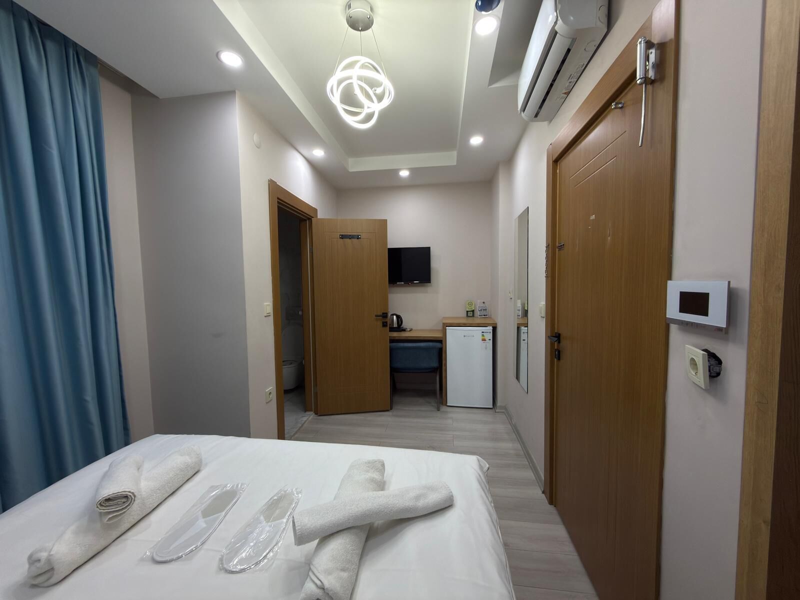 Habitació doble estàndard, 1 llit doble | Llençols de cotó egipci, roba de llit d'alta qualitat i cobrellits 