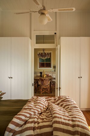 4 bedrooms, desk, iron/ironing board, WiFi