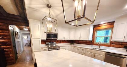 Amazing log cabin - 5 acre stocked pond - 16 acres - Minutes to Kings Dominion