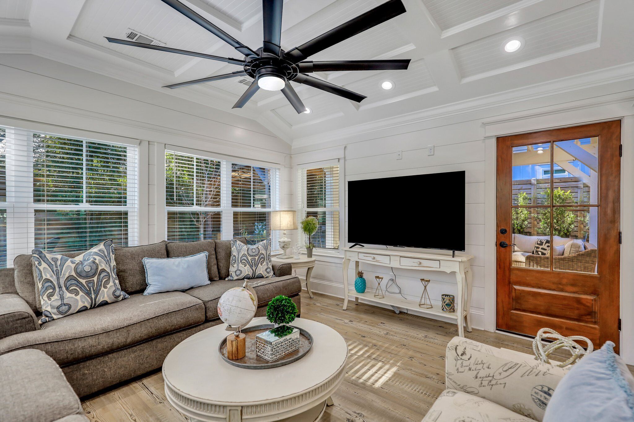 New Listing! Oasis Cottage, New Heated Pool & Spa, Backyard Tropical Oasis, Close to beaches! Dog Friendly!