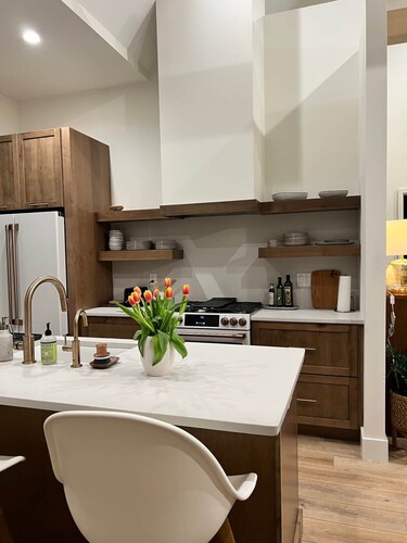 NEW! The Second Story - Downtown Carriage House