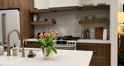 NEW! The Second Story - Downtown Carriage House