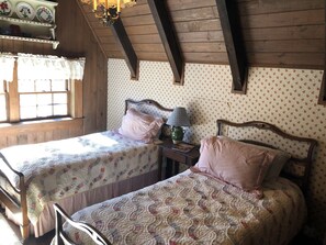 3 bedrooms, bed sheets