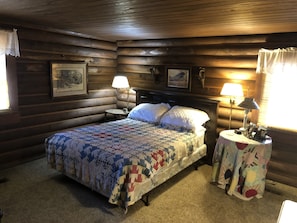 3 bedrooms, bed sheets - Prospect Mountain Sportsman's Lodge with private fishing lakes (Hanceville)