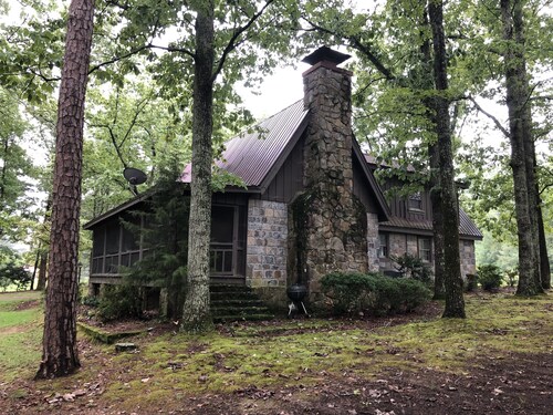 Prospect Mountain Sportsman's Lodge with private fishing lakes