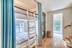 4 bedrooms, desk, iron/ironing board, Internet - "Poppy's Cottage" in Rosemary Beach, Private heated pool, Bikes - Steps to Sky Pool, Fitness, Tennis (Rosemary Beach)