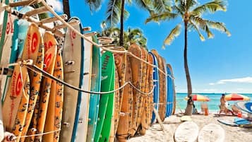 Beach nearby, sun loungers, beach towels