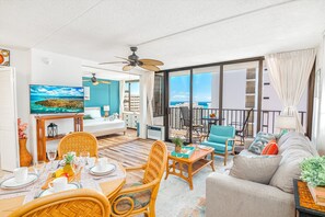 1 bedroom, iron/ironing board, free WiFi, bed sheets - Charming 1BR: Waikiki Banyan, Ocean View + Parking! (Honolulu)