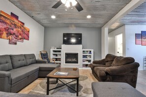 Smart TV, chimenea y videojuegos