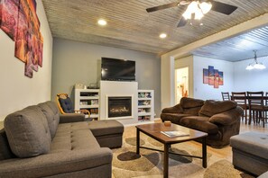 TV connectée, cheminée, jeux vidéo