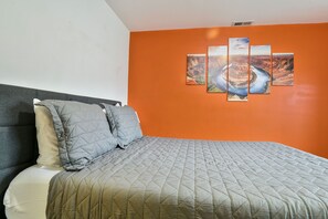 2 makuuhuonetta, silitysrauta/-lauta, ilmainen Wi-Fi, vuodevaatteet
