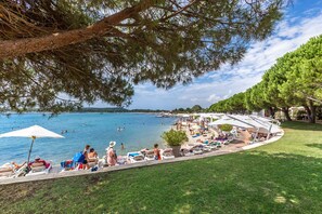 Beach - Villa Freya by Istrabook (Medulin)