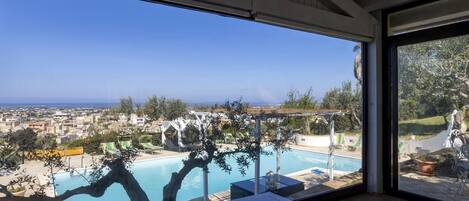Villa, 6 Bedrooms, Private Pool, Garden View | Interior