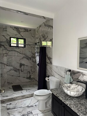 Towels, soap, shampoo, toilet paper - Rancho Hope- Entire home in Parrita, Costa Rica (Parrita)
