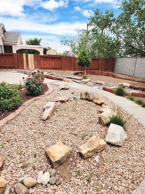 Property grounds - Spacious & Family Friendly Home (Albuquerque)