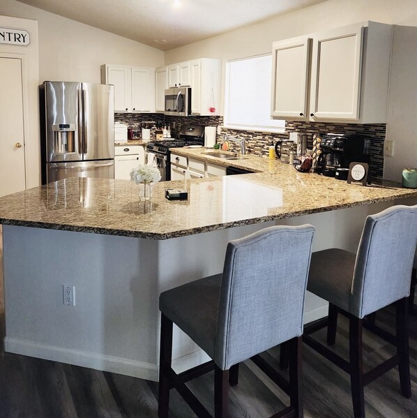 Fridge, microwave, oven, stovetop - Spacious & Family Friendly Home (Albuquerque)