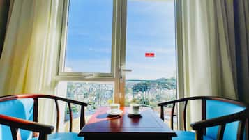 华丽双人房 | 客房内保险箱、办公桌、免费 WiFi