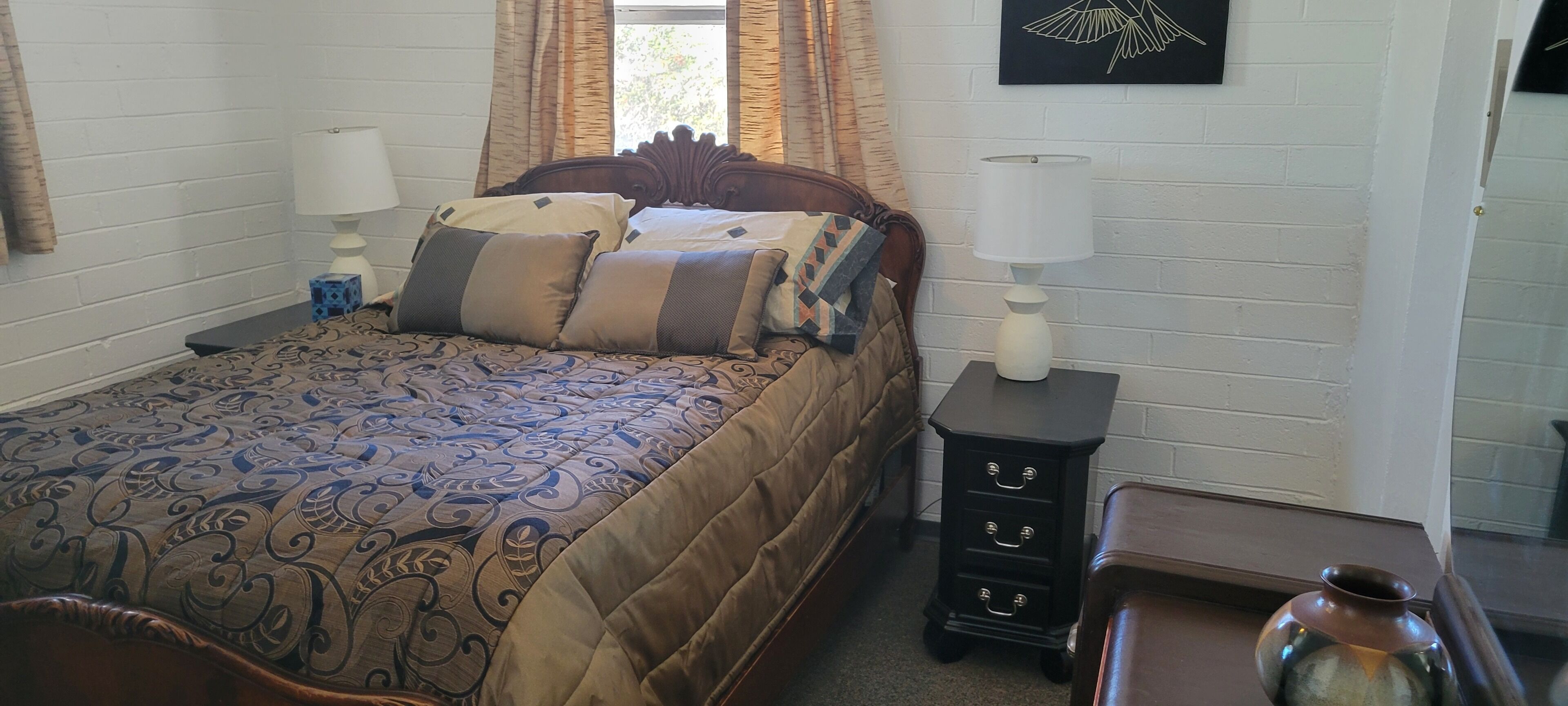 2 bedrooms, desk, iron/ironing board, WiFi