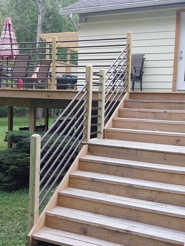 Geneva on the Lake HOT SPOT, 3 bedrooms/ w loft,2 bath ,sleeps 8-10. Huge deck .