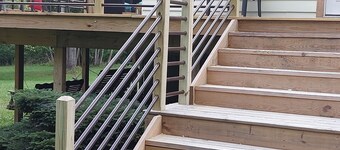 Geneva on the Lake HOT SPOT, 3 bedrooms/ w loft,2 bath ,sleeps 8-10. Huge deck .