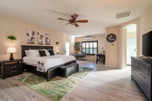 5 bedrooms, iron/ironing board, travel cot, WiFi - Luxe 5br Cali Palms Oasis only 5 min to Desert Horse Park, Music Festivals, PGA (Thermal)