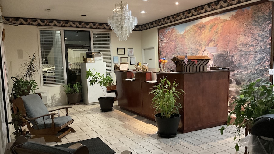 COVERED BRIDGE INN & SUITES