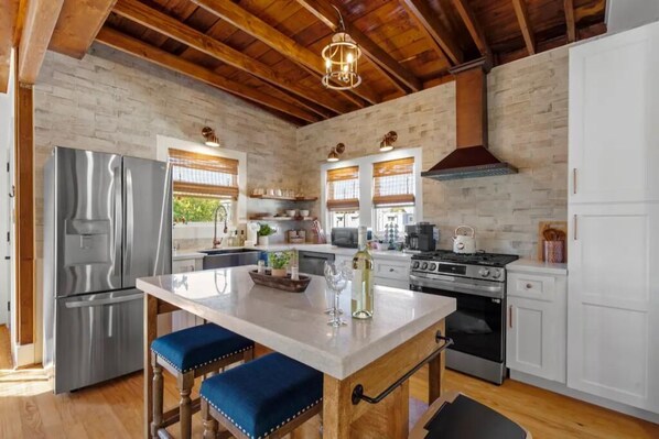 Fridge, microwave, oven, stovetop - Historic Gem: King Bed-Near Strand, Cruise, Beach (Galveston)