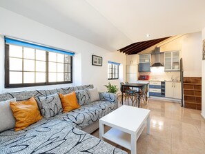 TV - H2M Lazcano with sunny terrace in old town (Málaga)