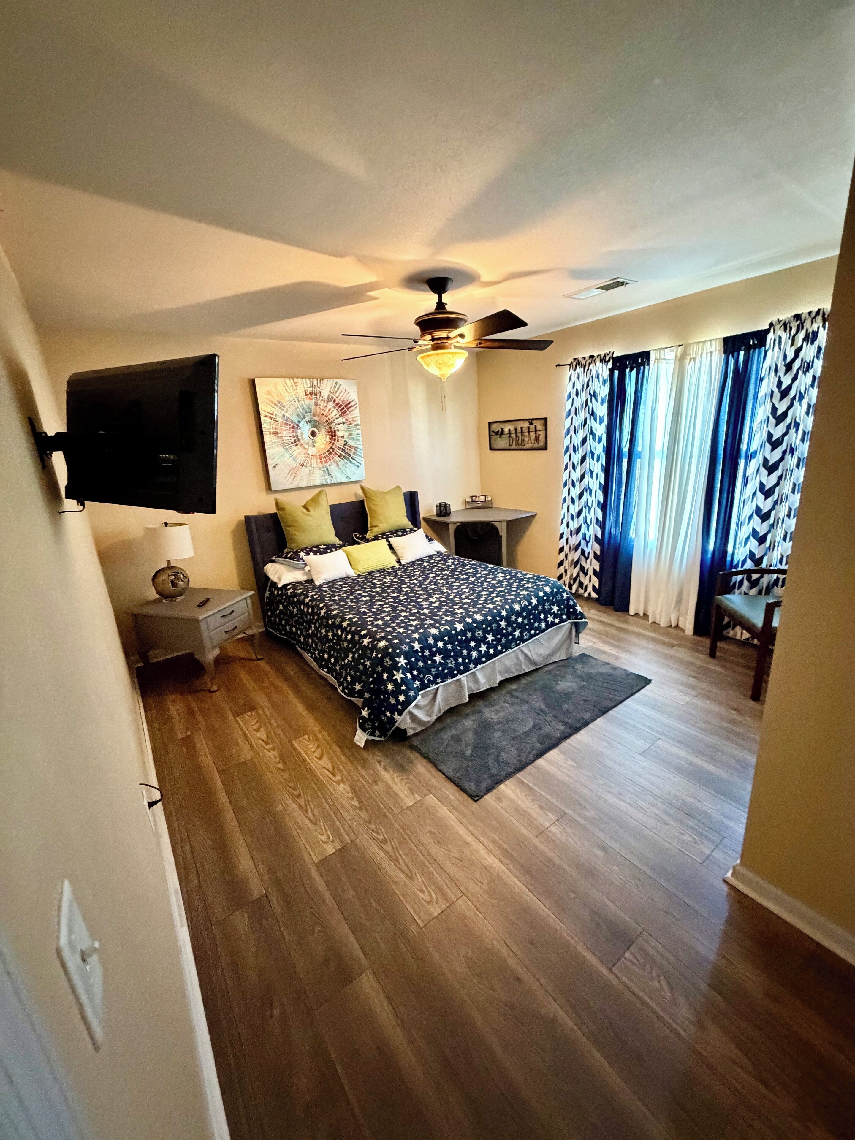 5 bedrooms, desk, iron/ironing board, free WiFi