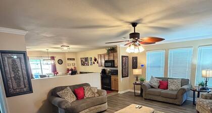 Cozy 5 bedroom/ 9 beds, 3 full baths with game room